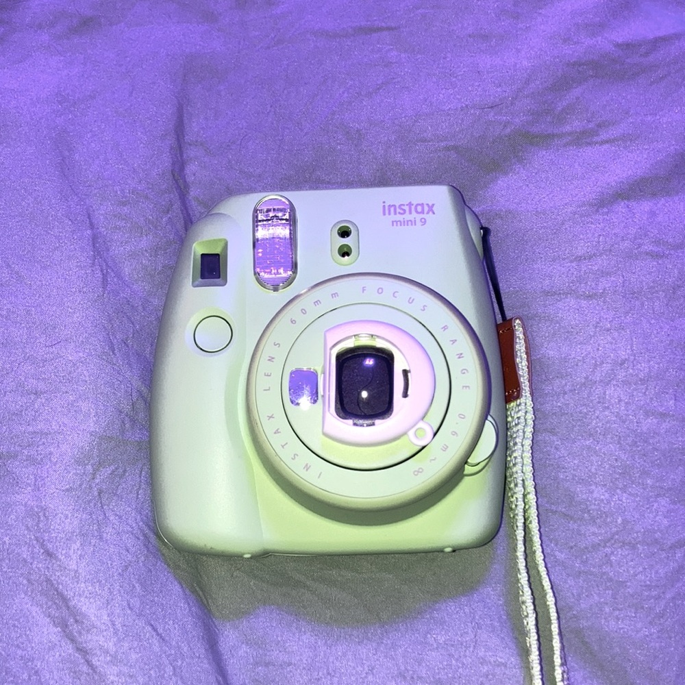 Instax mini 9 - color: light green comes with film